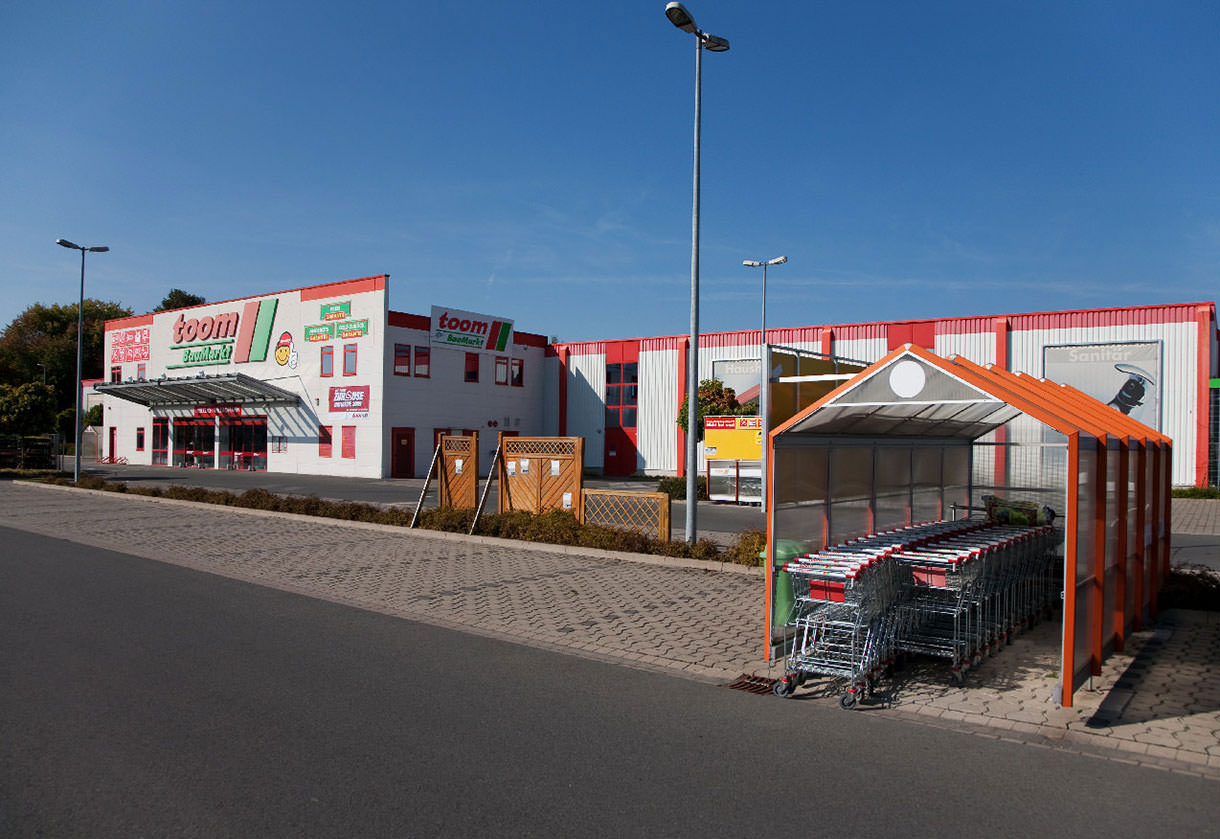Frontalansicht des Toom-Baumarktes in Lügde