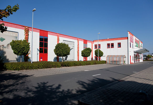 Ansicht des Toom-Baumarktes in Lügde von links